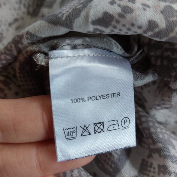 Linea Women's Gray Snake Print Blouse Size 12 - Picture 8 of 8